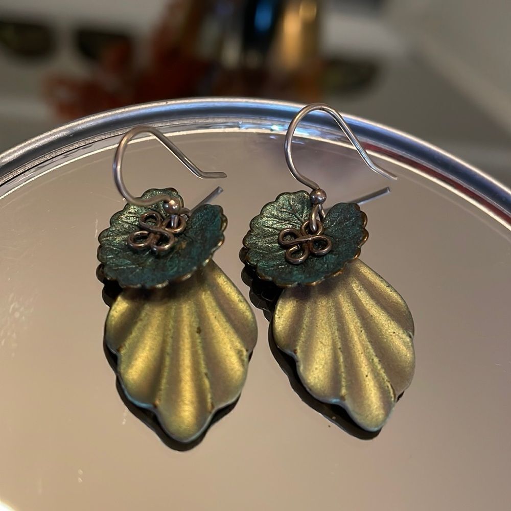 Green & gold metal drop wire earrings‎